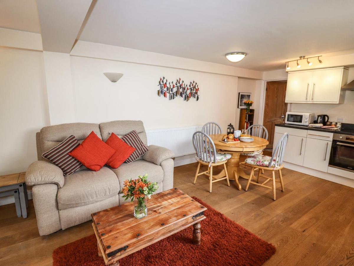 The Garden Apartment Whitby Extérieur photo