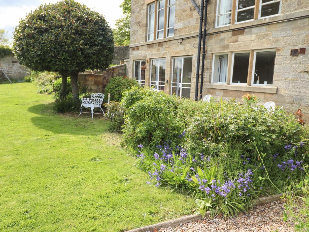 The Garden Apartment Whitby Extérieur photo